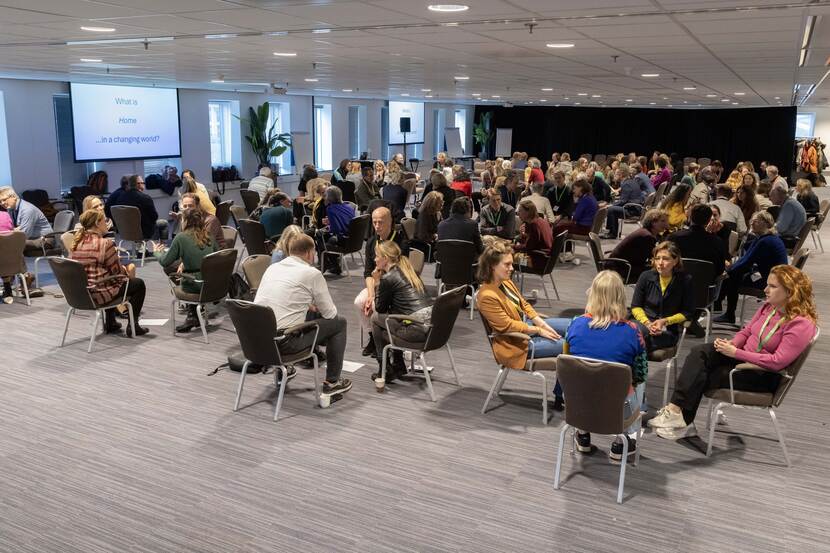 Deelnemers met elkaar in gesprek